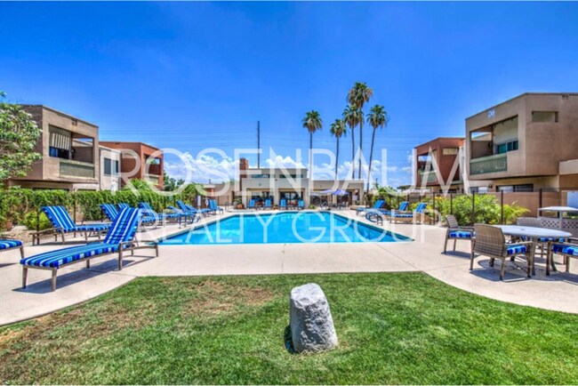 Building Photo - Beautiful 2-beds, 2-baths ground-level cor...