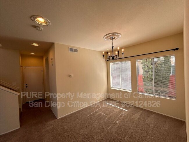 Building Photo - 564 Vista Miranda