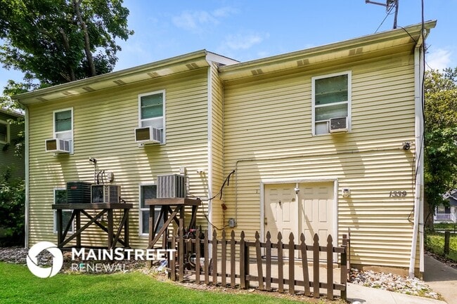 Building Photo - 1339 S 28th St