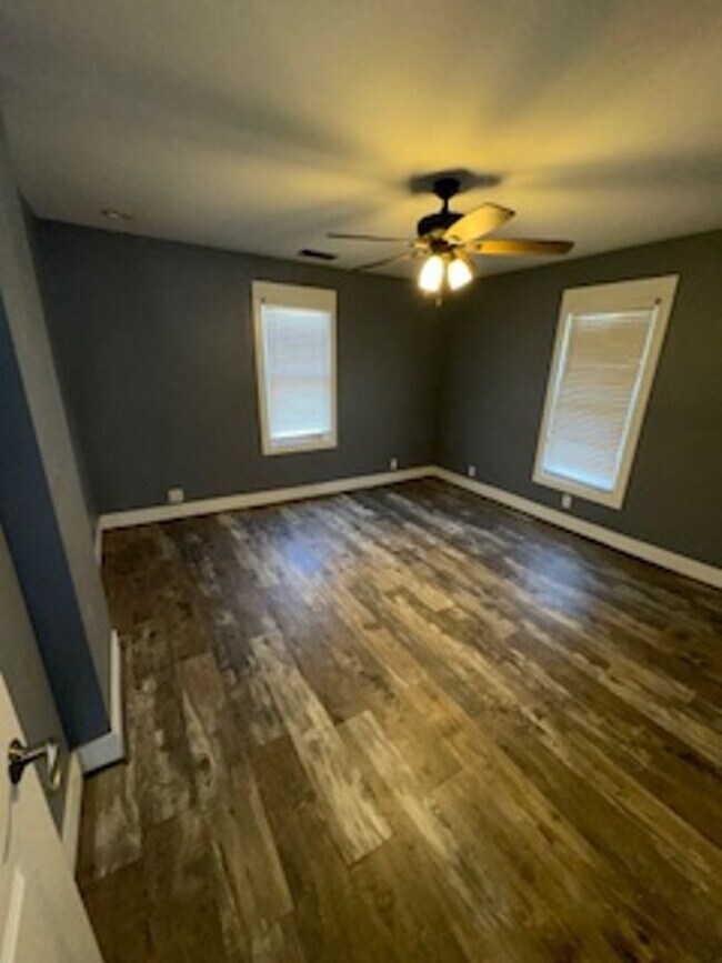 Building Photo - 708 Bayard Park Dr