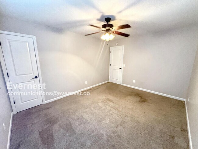 Building Photo - 364 Southgate Dr