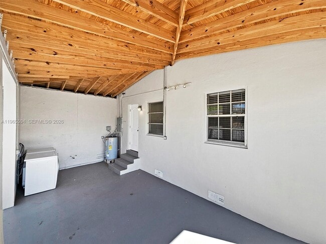 Building Photo - 315 NE 165th St