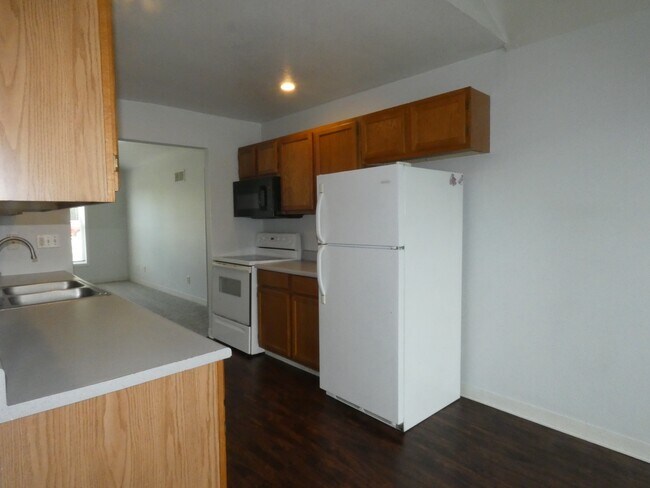 Building Photo - 275 Hazel Ct