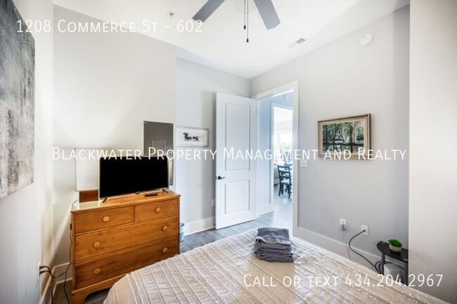 Building Photo - 1208 Commerce St