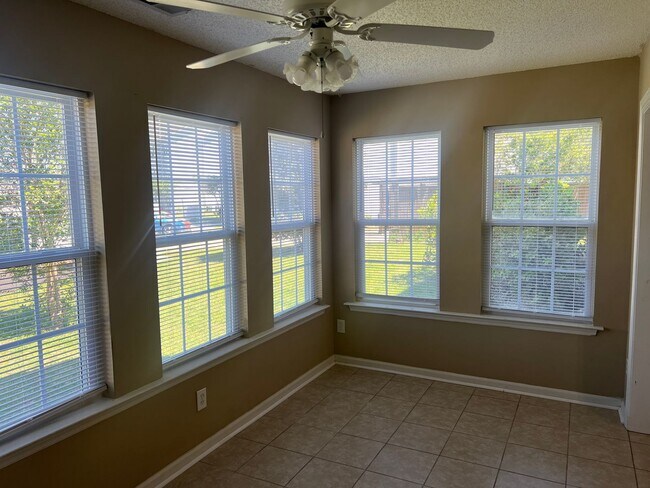 Building Photo - 3806 Maypop Cir