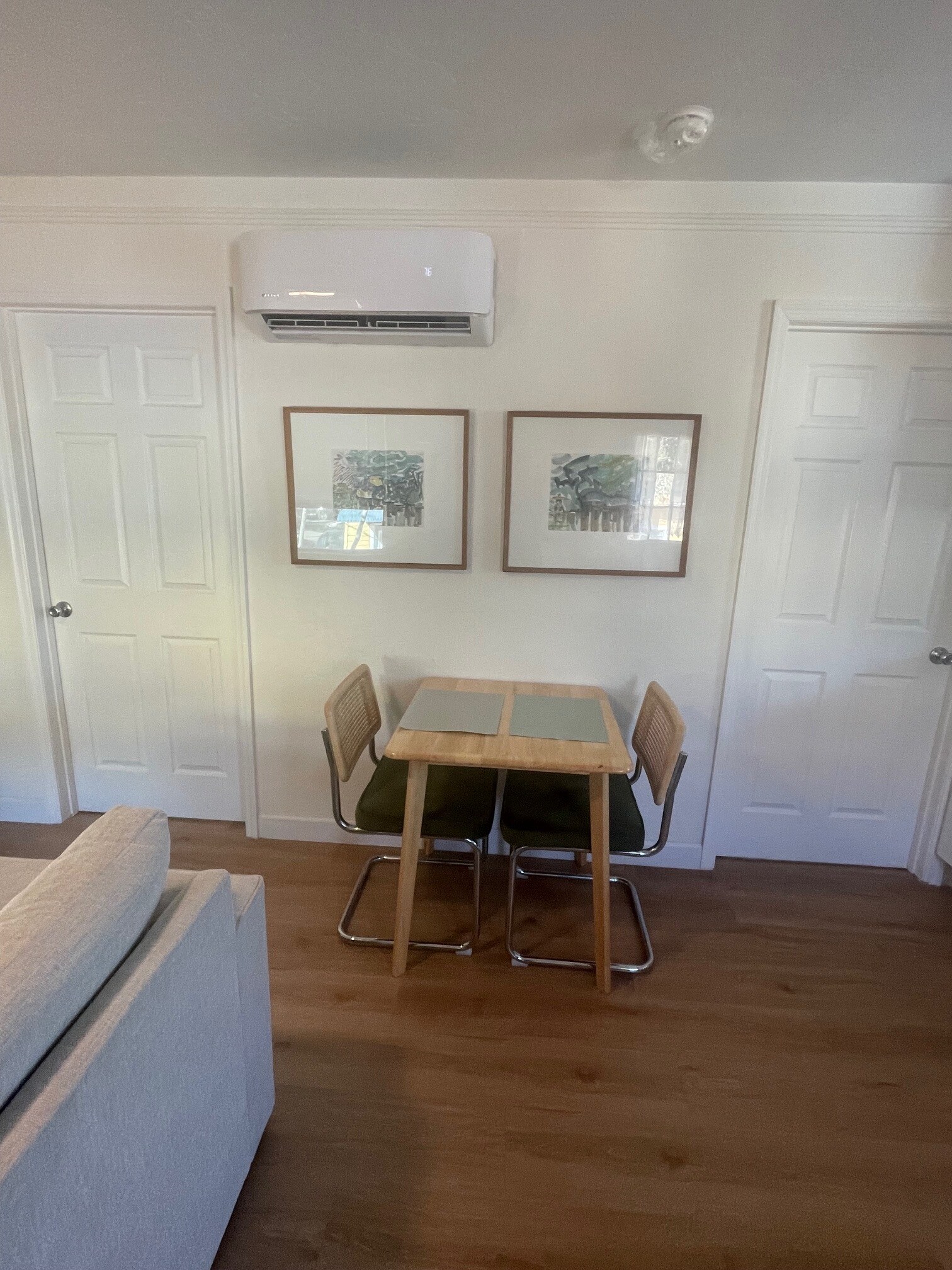 View of dining area - 1134 Bay St NE