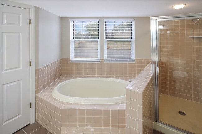 Building Photo - 411 Shirley Ridge Dr