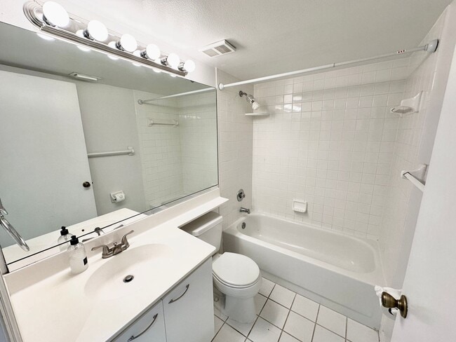 Building Photo - 7773 Jewel Ln
