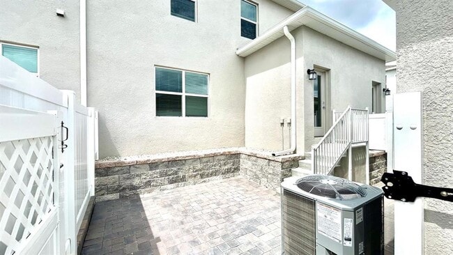 Building Photo - 2333 White Buffalo St