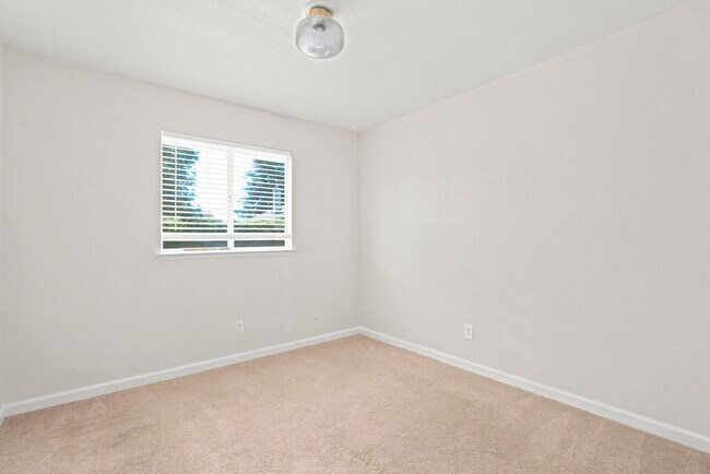 Building Photo - 8034 Fairlands Way