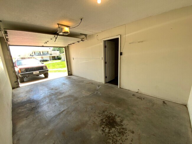 Building Photo - Steamboat Ln - 1601