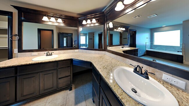 Building Photo - Very Nice 3 bedroom 2 bath home in Edmond schools