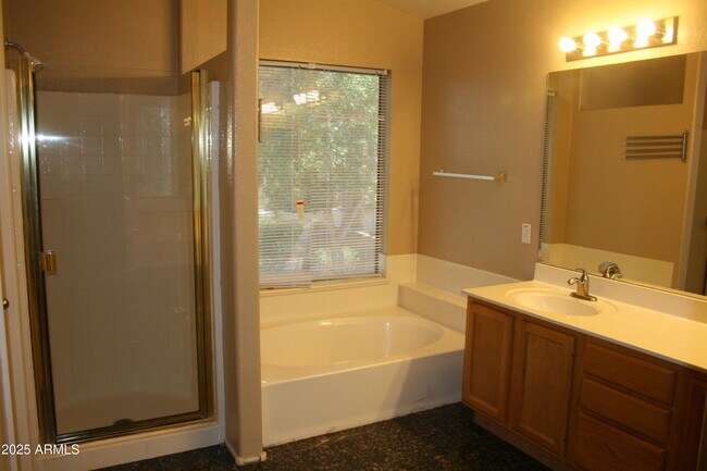 Building Photo - 2745 S Sean Dr
