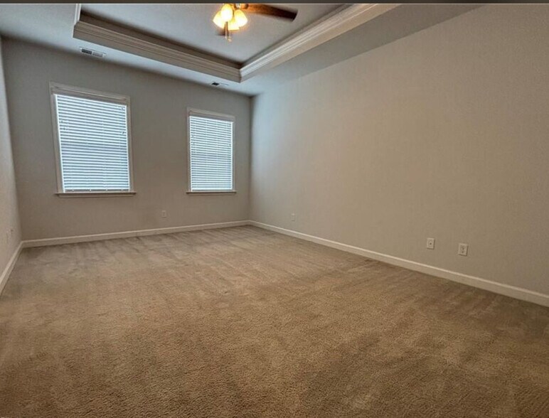 Building Photo - 2108 Steiner St