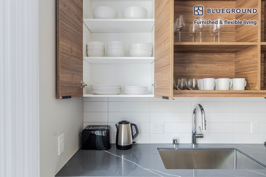 Building Photo - 2222 15th Ave W