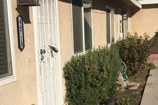 Duplex, back unit - 44710 Fig Ave