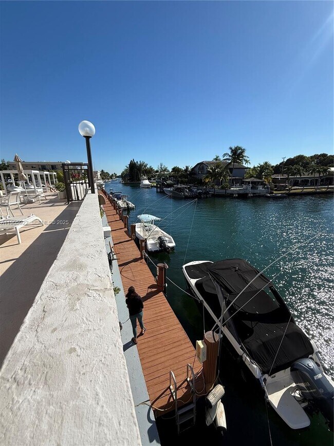 Building Photo - 2500 NE 135th St