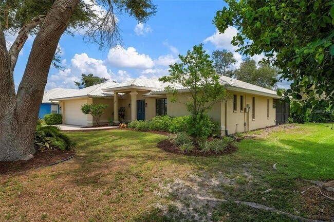 Building Photo - 133 1st Ave