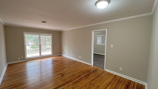 Building Photo - 3-Bedroom just waiting for you !
