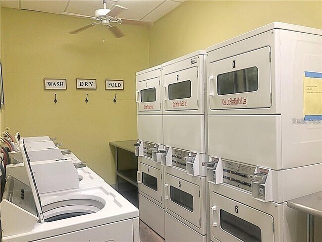 Building Photo - 400 Island Way