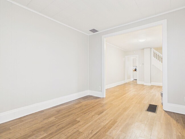 Building Photo - 3 Bedroom on Dunkle St.