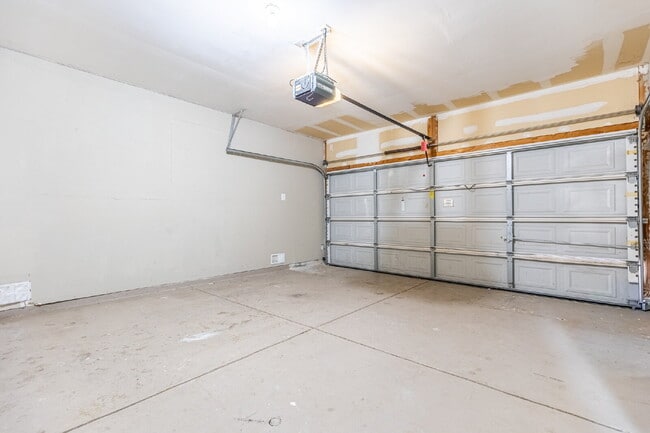 Building Photo - 6106 Briscoe Leaf