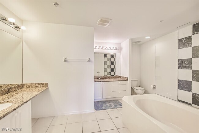 Building Photo - 14817 Laguna Dr