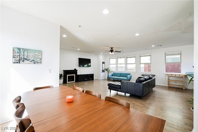 Building Photo - 5484 Sentinel Point Ct