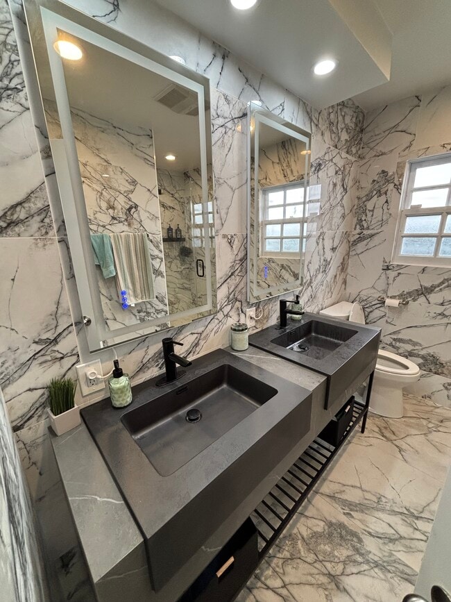 Building Photo - 1845 Pandora Ave