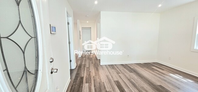 Building Photo - 2015 Detroit Ave NW