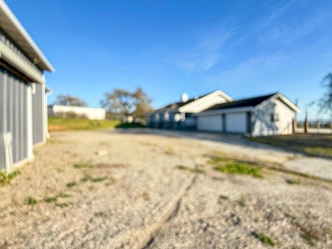 Building Photo - 2800 Roop Rd