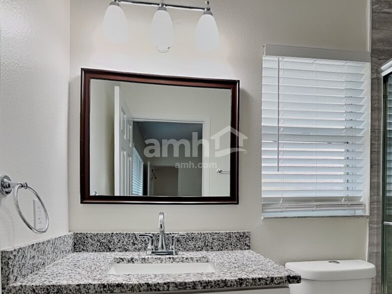 Building Photo - 3826 Bayshore Cir