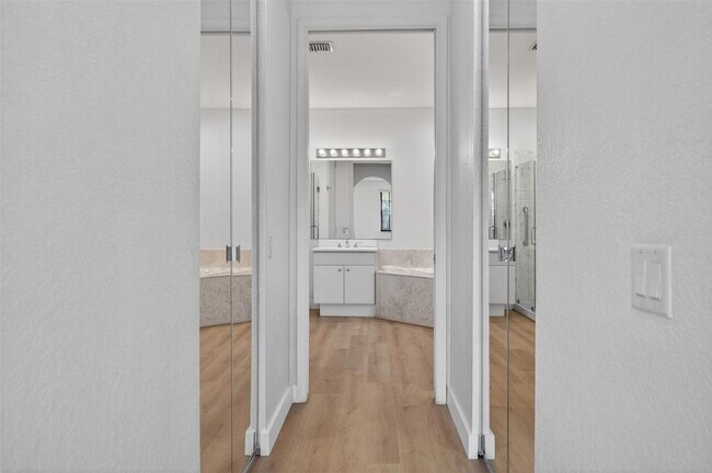 Building Photo - 2678 Center Ct Dr