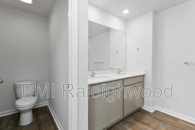 Building Photo - 258 Palm Dr