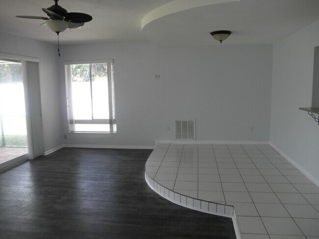 Building Photo - 1154 W Camino Real