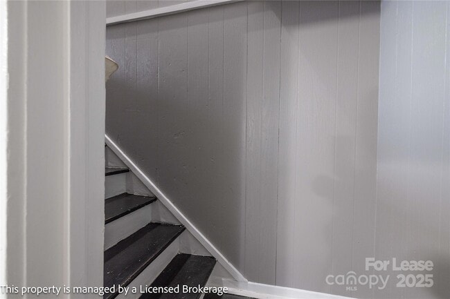 Building Photo - 757 S 5th St