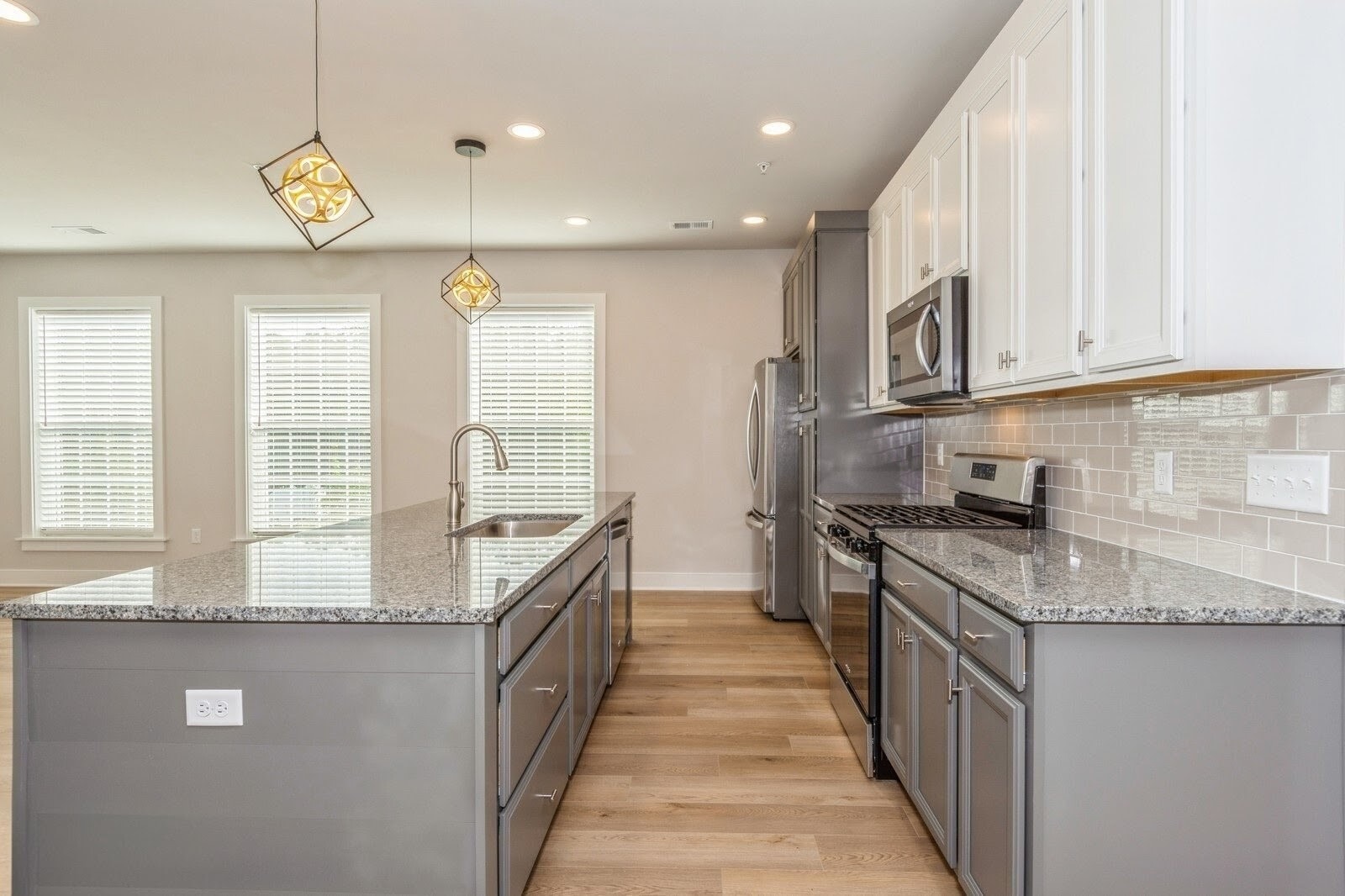 Building Photo - 701 Halcyon Ln