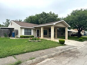Building Photo - Ready For Move In! Roomy 2 bedroom 1 bath ...