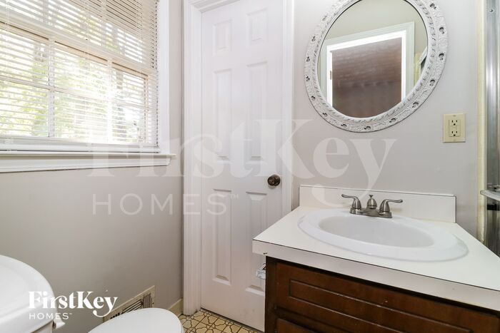 Building Photo - 5279 Santee St SW