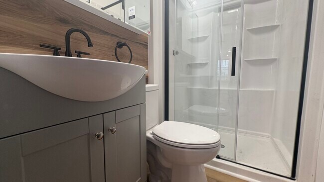 Building Photo - 5618 Phillips Ave