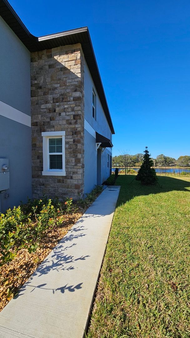 Building Photo - Gorgeous Corner 3/2.5 Beautiful Townhome