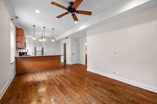 Building Photo - 2117 W Irving Park Rd