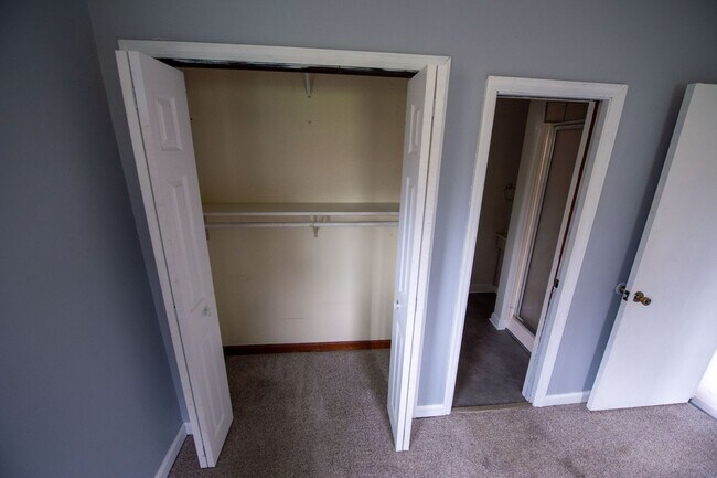 Building Photo - Lovely 3 Bed / 2 Bath in Private Setting--AVAILABLE NOW!!!