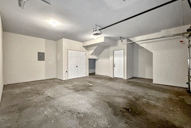 Building Photo - 203 NE 45th Ln