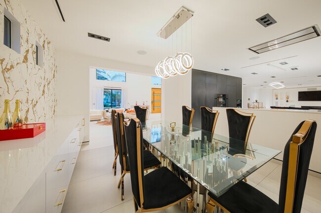 Building Photo - 25879 Chalmers Pl