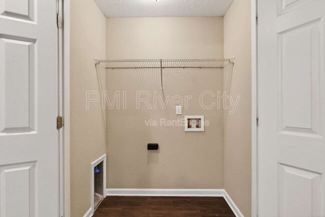 Building Photo - 7608 Rain Forest Dr N