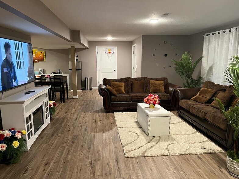 Building Photo - 2209 Bateley St