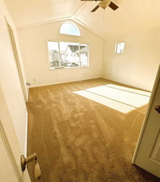 Master bedroom - 18314 115th Ave E