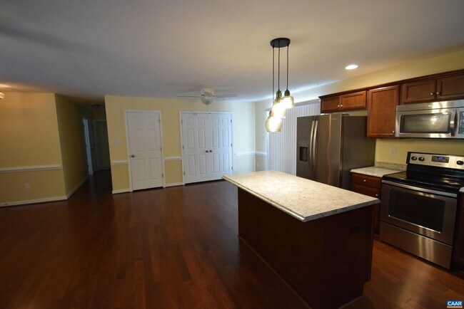 Building Photo - 41 Woodlawn Dr