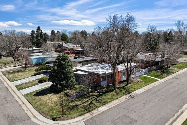 Building Photo - 1400 E Bates Ave